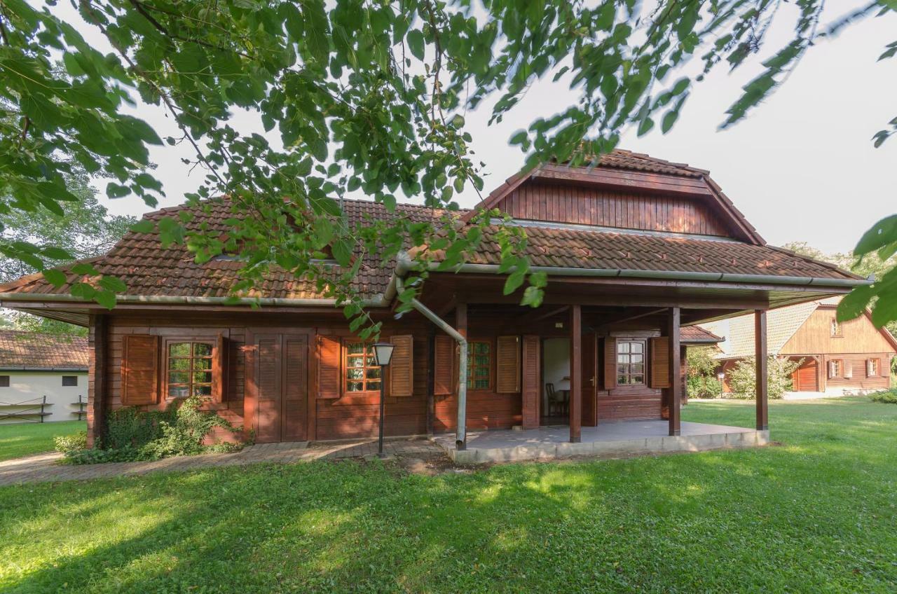 Sipito Pihenopark Hotel Pilis Exterior photo