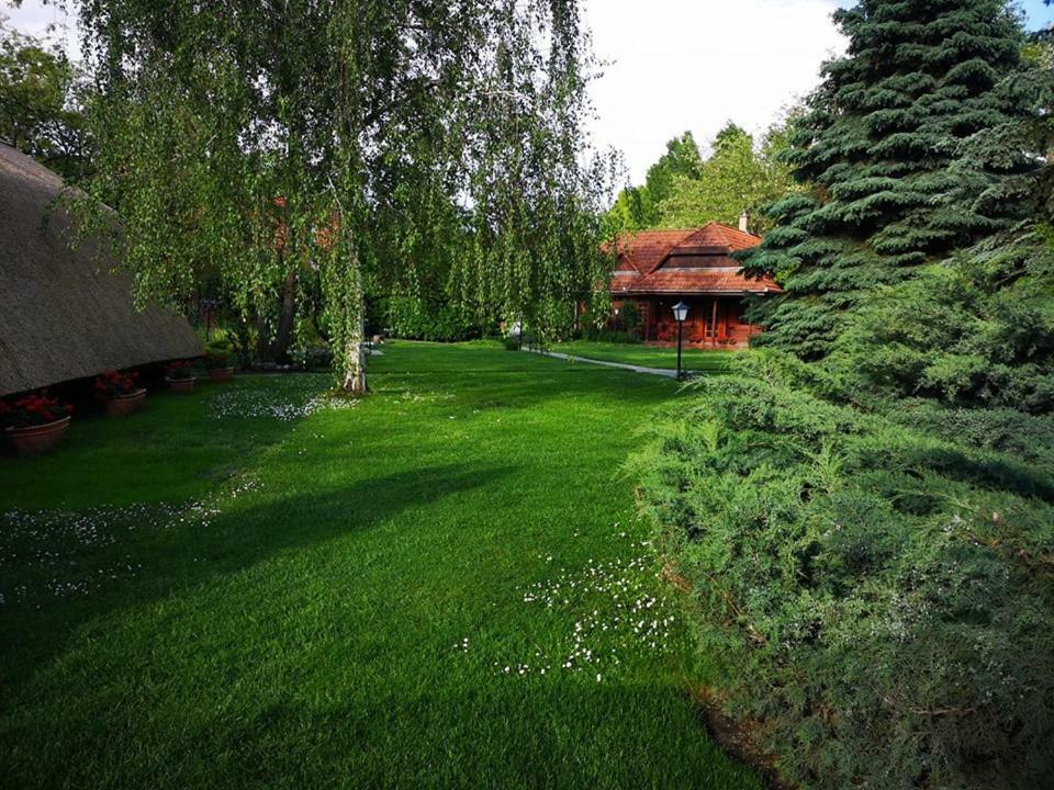 Sipito Pihenopark Hotel Pilis Exterior photo